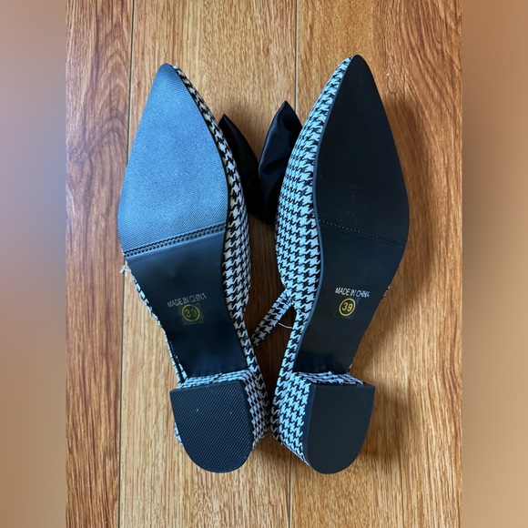 NWOT Pointed Bow Knot Low Heel Sandals in Black/White - Picture 6 of 6